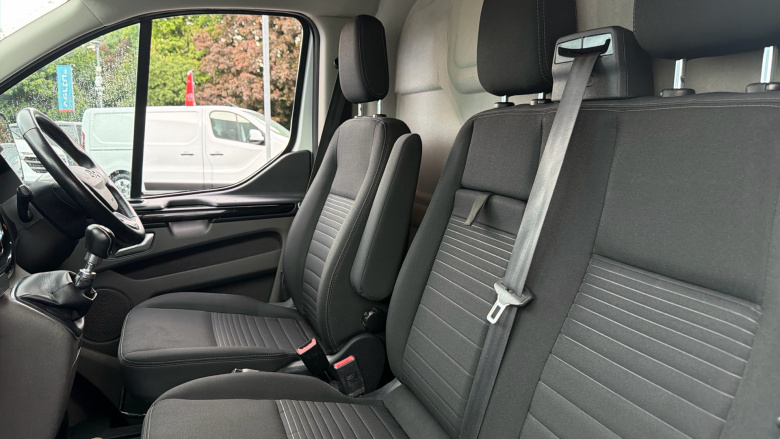 Ford Transit Custom 300 L2 Diesel Fwd 2.0 EcoBlue 130ps Low Roof Limited Van